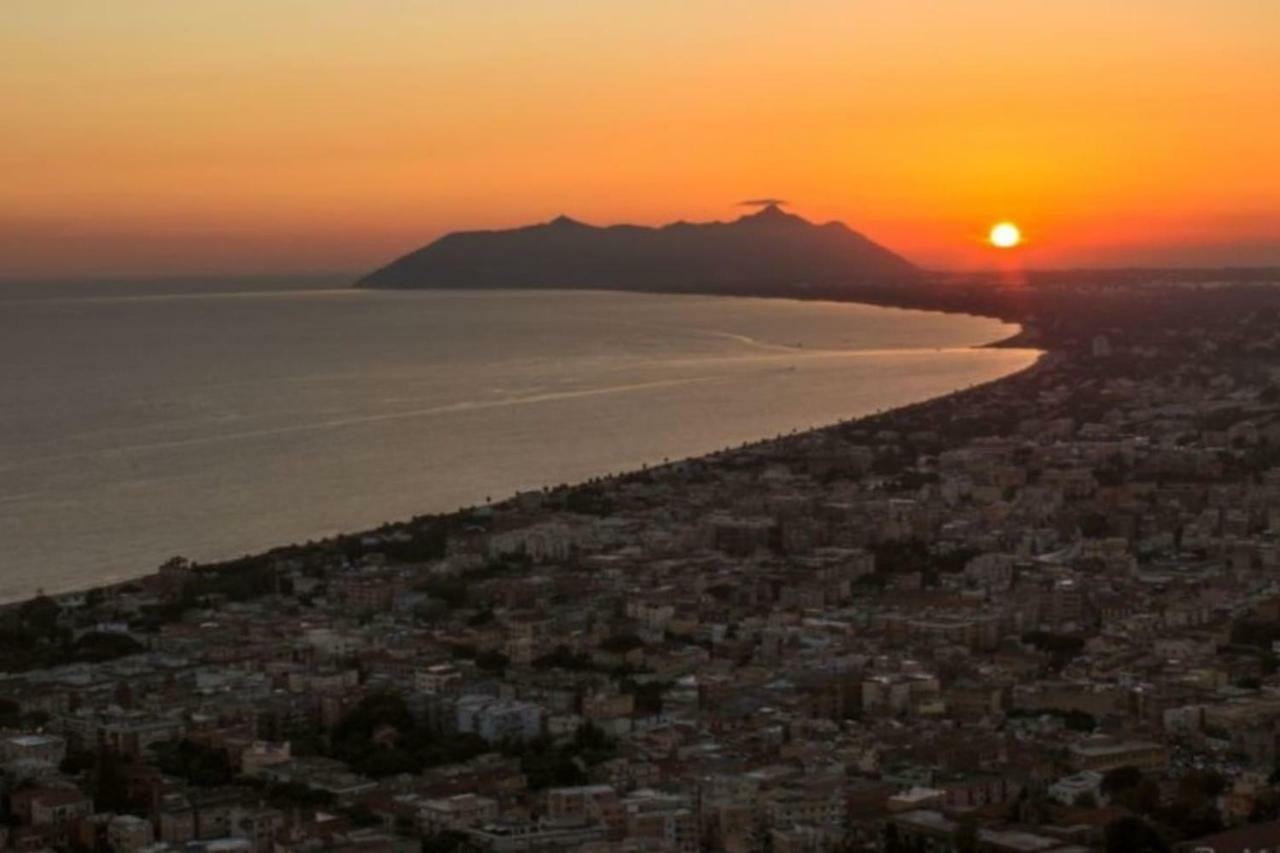 Art Deco City Center Near The Beach! Terracina Ngoại thất bức ảnh